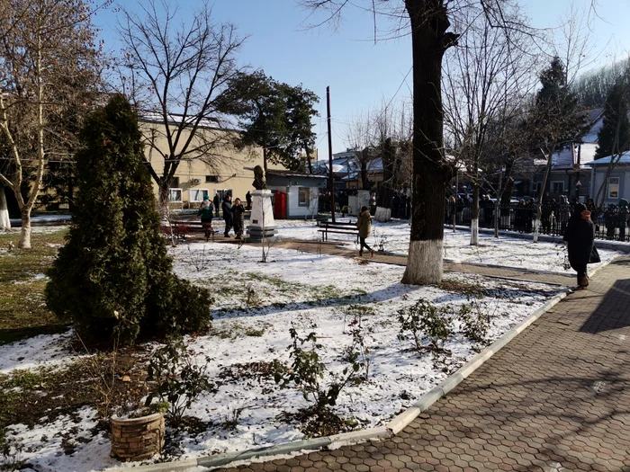 Dozens of parents waited for their children at the school gate PHOTO: Alina Mitran