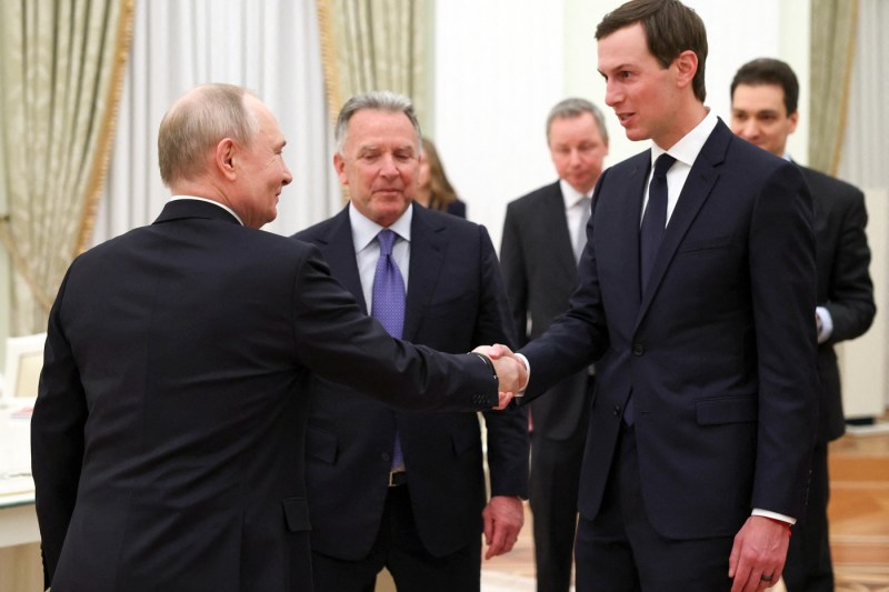 Late night talk about Ukraine. Putin has already welcomed Trump's emissaries to the Kremlin - VIDEO