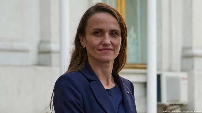 Oana Țoiu claims that the new law would not cover the dual citizenship of Romanians in Ukraine