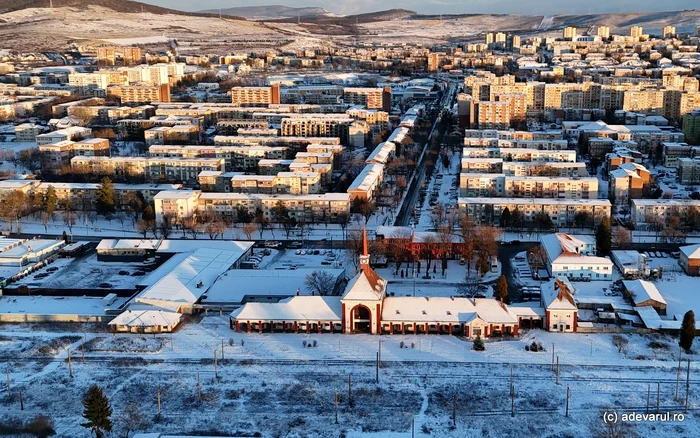 Hunedoara train station. Photo: Daniel Guță. TRUTH