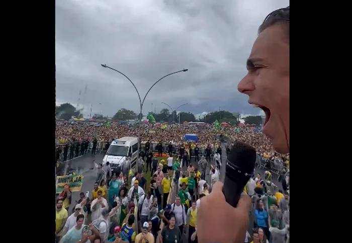 The demonstration took place in rainy conditions. PHOTO Nikolas Ferreira