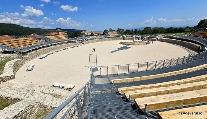 The amphitheater in Ulpia Traiana Sarmizegetusa. Photo: Daniel Guță. TRUTH