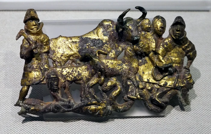 Dian warriors with the heads of their enemies in their hands PHOTO wikipedia
