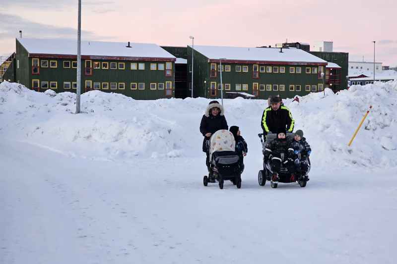 Survey in Greenland. Minimal support for an approach to the United States