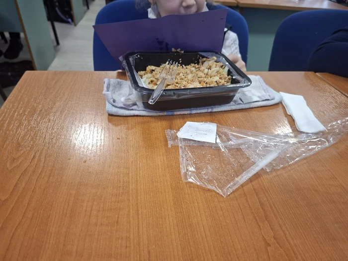 Pasta with meat for students at 