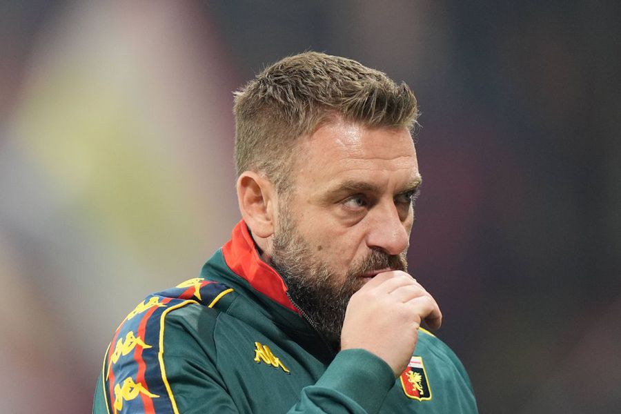 Daniele De Rossi (42), the coach of Genoa, the follower of the old fashion De Rossi defends Nicolae Stanciu: