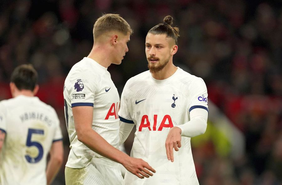 Radu Drăgușin could leave Tottenham together with his colleague Mickey Van de Ven in this winter mercato / Photo: Imago Images Counterattack in the negotiations for Radu Drăgușin: