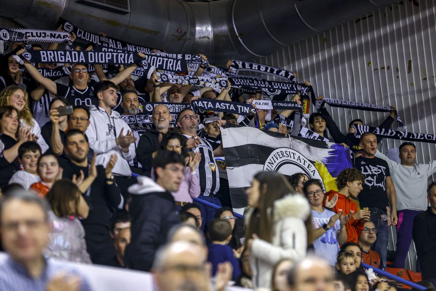 The fans of U-BT Cluj-Napoca, present in Manresa/Photo: euroleaguebasketball.net BAXI Manresa – U-BT Cluj-Napoca, crucial match in the EuroCup » Two minutes left: time-out in Nou Congost