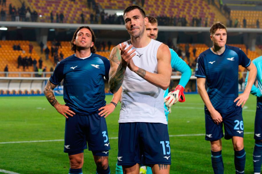 Alessio Romagnoli tearfully parted ways with Lazio supporters after the match at Lecce (0-0) on Saturday / Photo: Imago Hallucinatory situation in Serie A » The former captain has already parted with his colleagues, but the president refuses the transfer!
