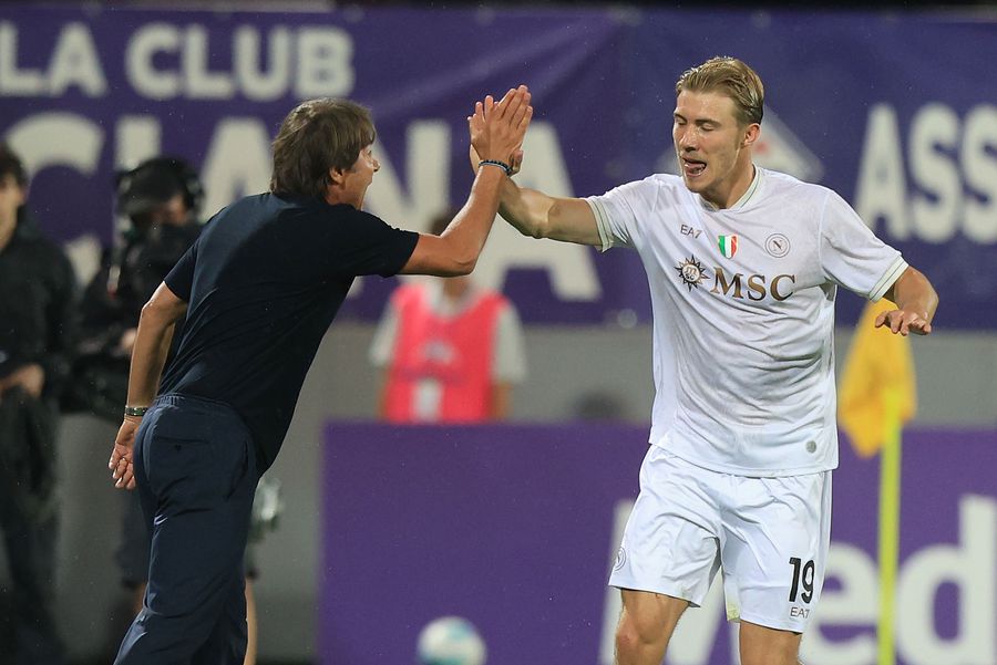 Napoli defeated Fiorentina, score 3-1. Rasmus Hojlund scored on his debut // PHOTO: Getty Images Shock for Conte: he also misses the derby with Chivu's Inter » How long is Romelu Lukaku on the bench