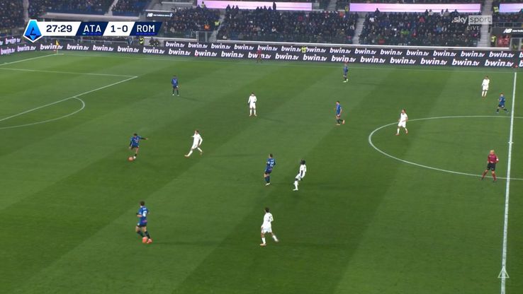 Emerson passed from his own half. At that moment, Scamacca was offside, but he did not play the ball