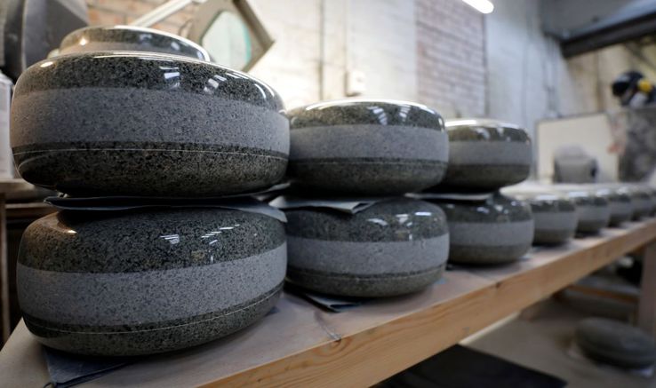Making curling stones at Kays Curling in Mauchline Photo: Imago Images