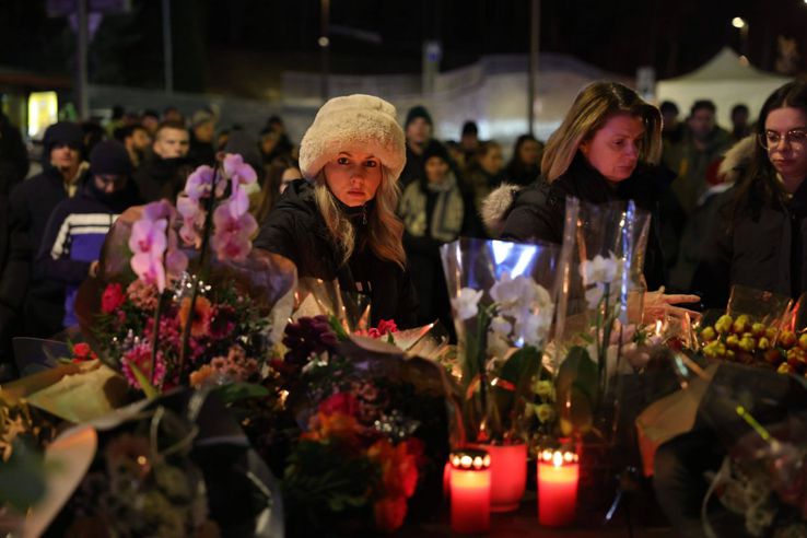 Tears of pain in Crans-Montana after the New Year's Eve tragedy in the Le Constellation bar / Photo: Imago