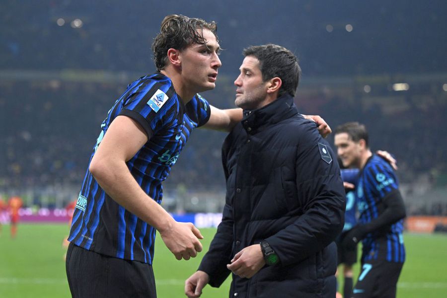 Pio Esposito and Cristi Chivu // PHOTO: Imago Images Cristi Chivu also helped to extend the contract » Triple salary at Inter and a new contract until 2031!