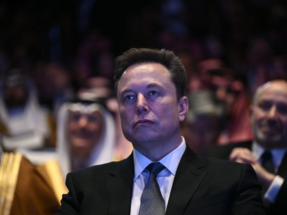 Musk zbudował swój majątek, prowadząc Teslę, która zrewolucjonizowała rynek aut elektrycznych, oraz zakładając SpaceX. 