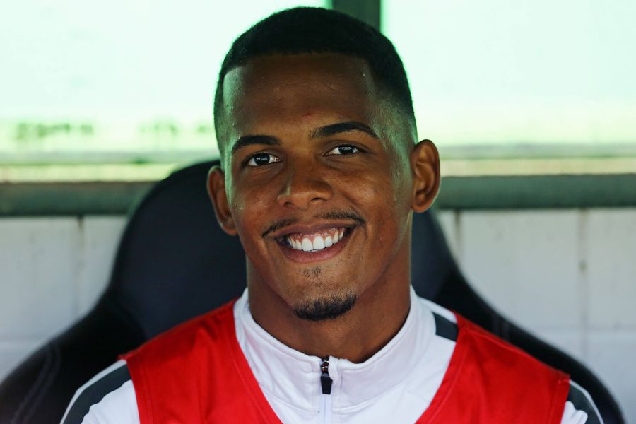 Surprise transfer SOLVED by Rapid! Greeted by Bolgado in Bucharest, he is to sign the contract
