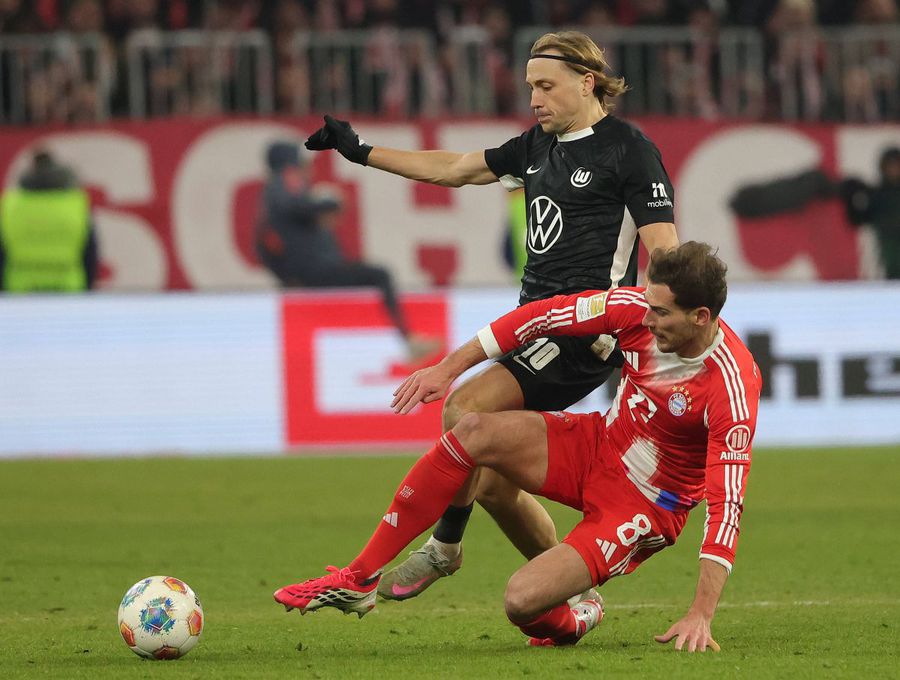 Leon Goretzka (in red) transferred to Bayern Munich in 2018, free of contract from Schalke / Photo: Imago Leon Goretzka set up Donald Trump: