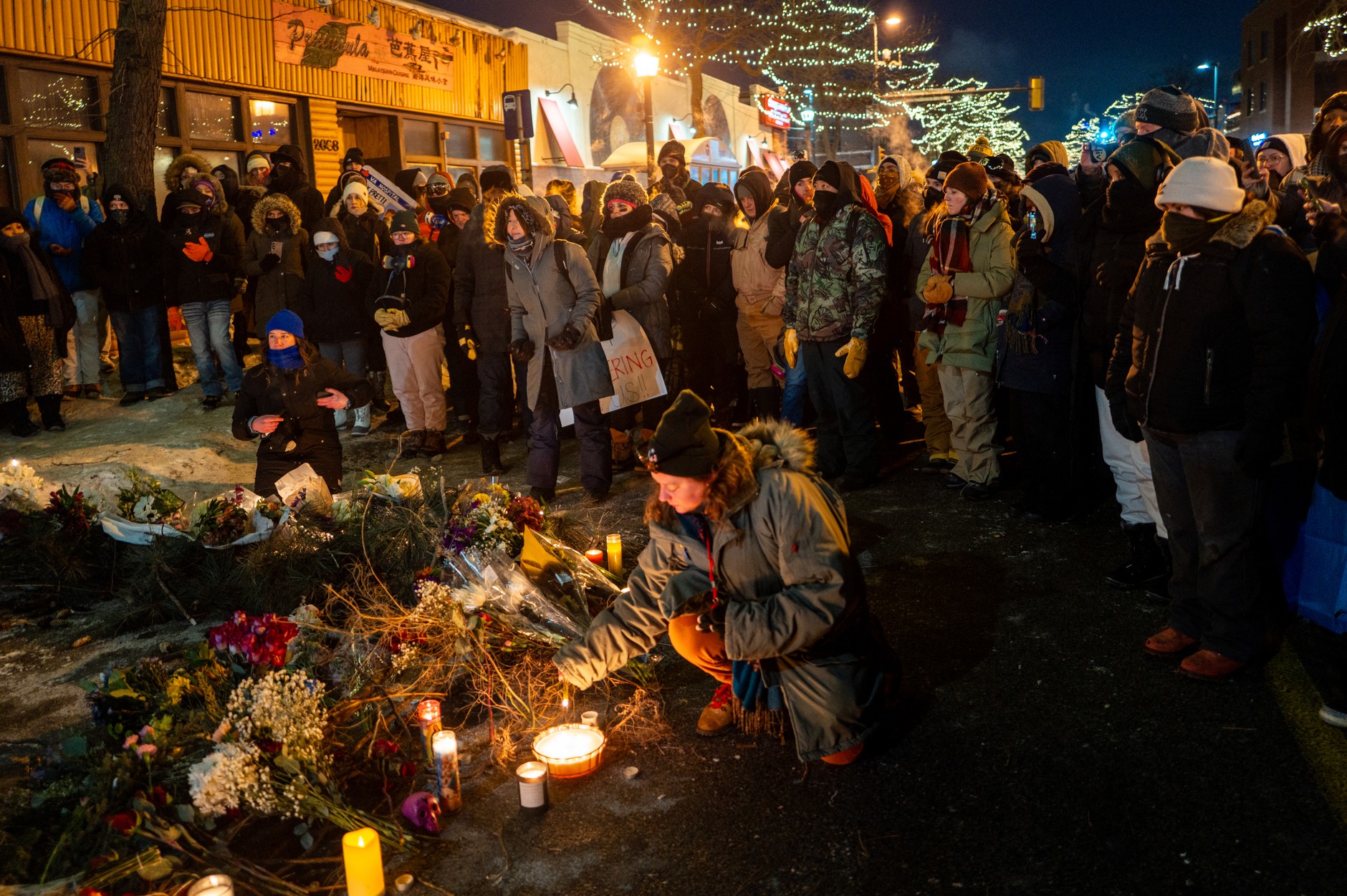 Minneapolis residents pay tribute to another victim of ICE actions, January 24, 2026.