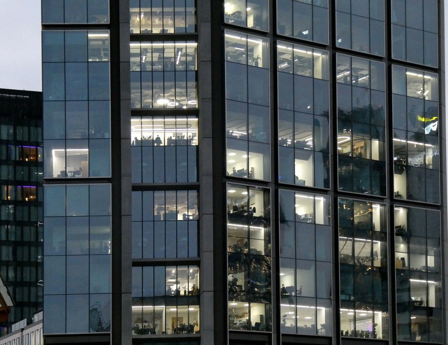 Temporary shelter places may be created, among others: in the basements of office buildings