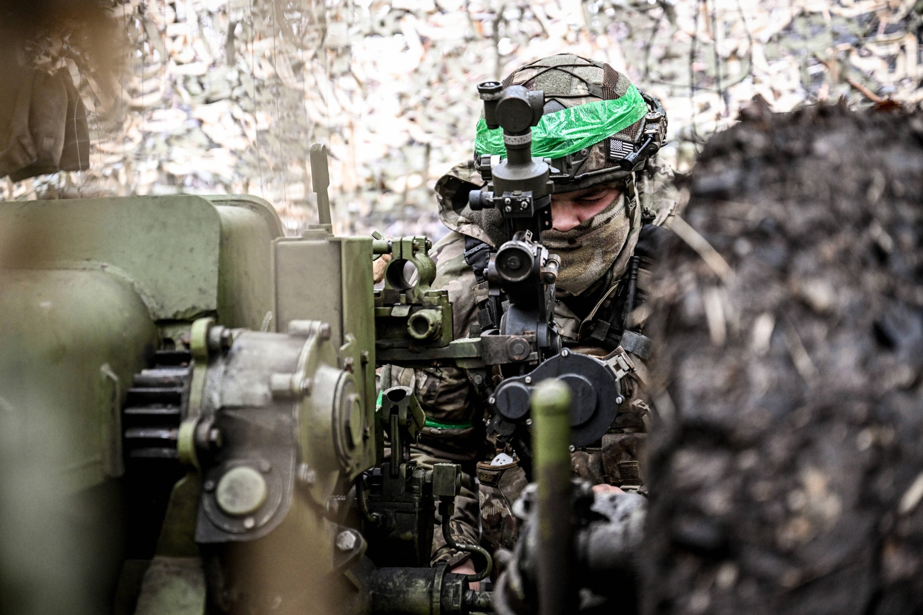 A Ukrainian soldier in the Zaporozhye region aims a 122 mm D-30 howitzer at Russian troops in Pokrovsk in the Donetsk region of Ukraine, November 20, 2025.
