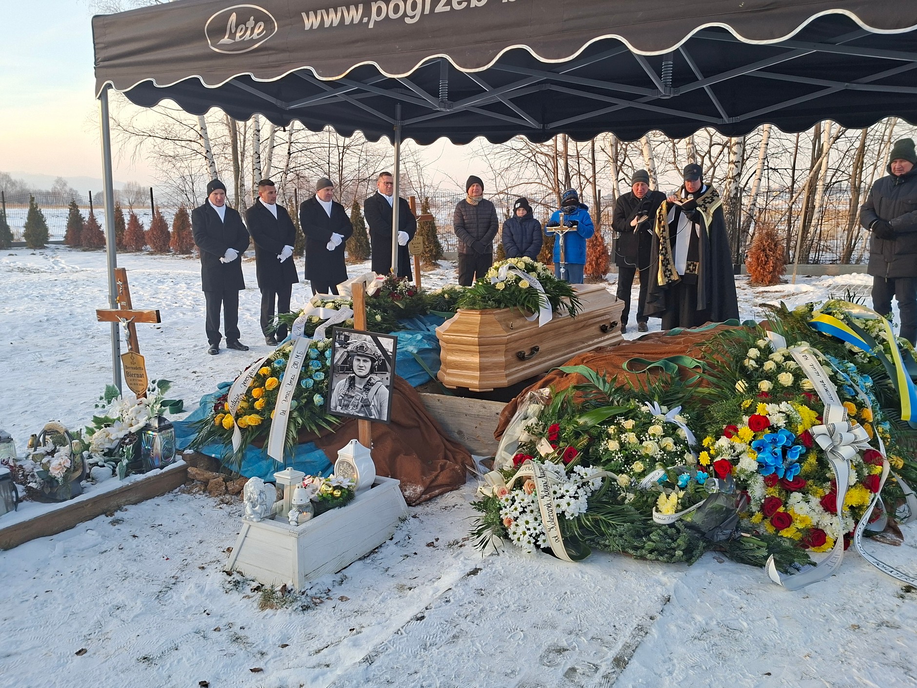 Funeral ceremonies at the cemetery in Leśna.