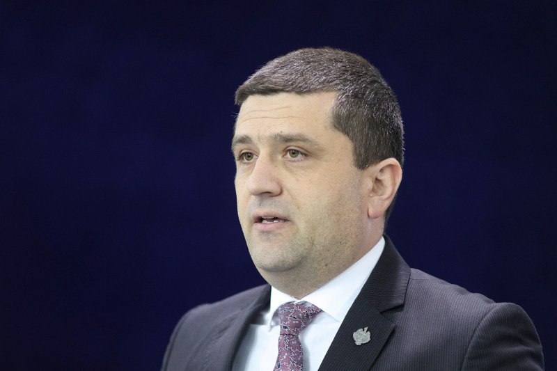 Radu Miruță, confused by a question about the