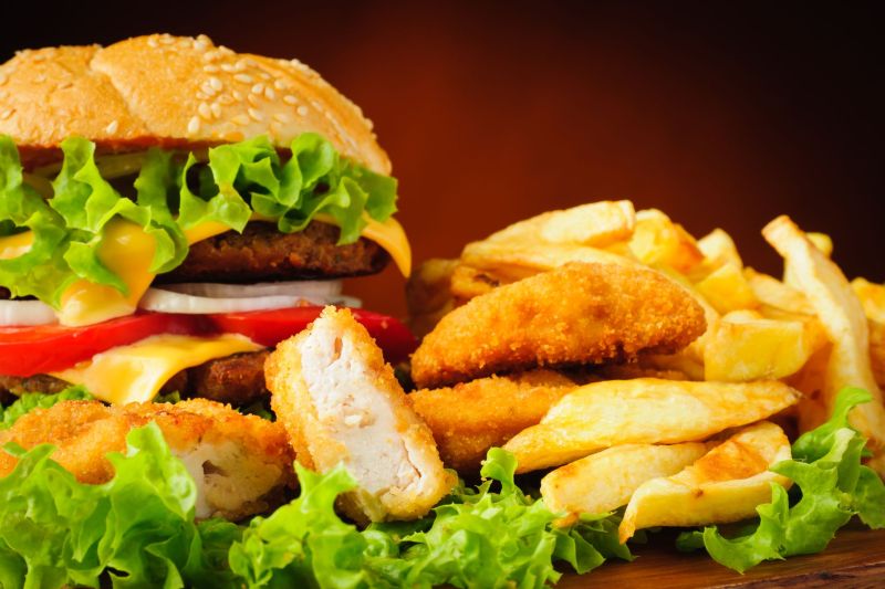 Fast food / Photo: Draghicich / Dreamstime.com