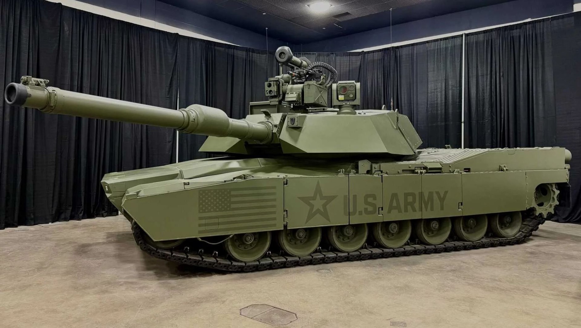 An early, preview version of the M1A3 tank at the fair in Detroit