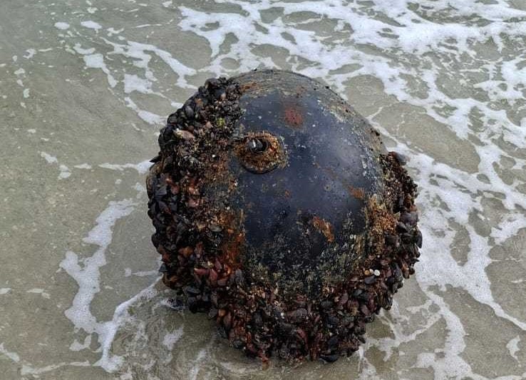 Marine mine stranded on the beach near the Midia firing range, MApN announces