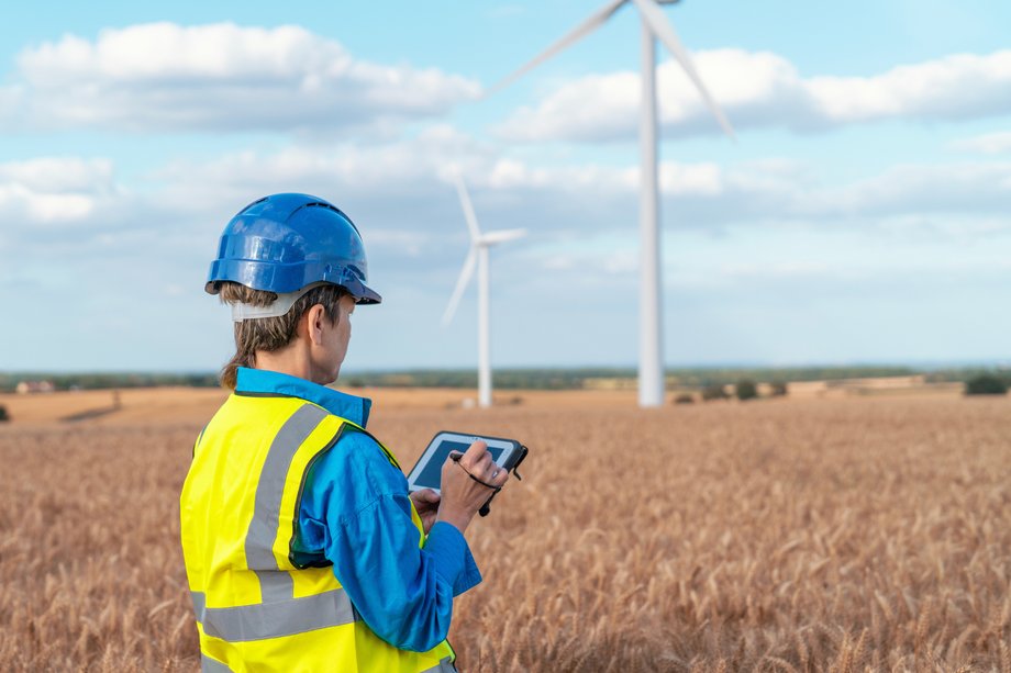 The wind energy industry needs qualified staff, among others
