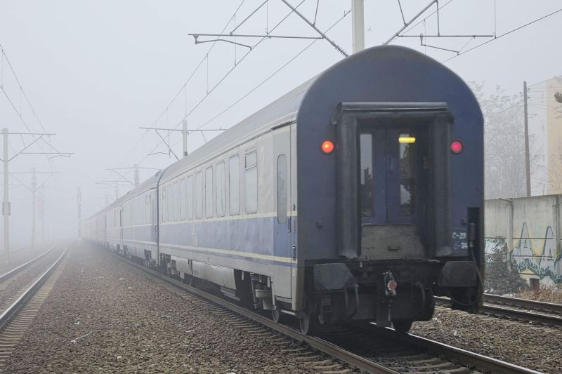 Why was the Vatra Dornei - Bucharest train six hours late. What CFR Călători says