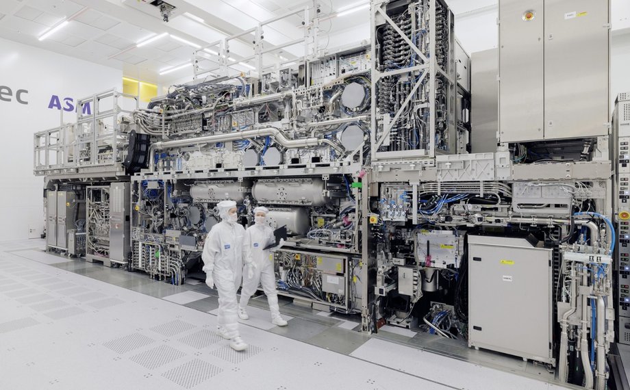 System "extreme ultraviolet" by ASML, used in the production of semiconductors