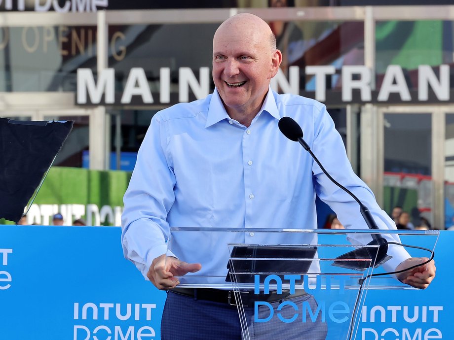 Steve Ballmer zgromadził swój majątek podczas wieloletniej pracy w Microsoft, także jako dyrektor generalny. 