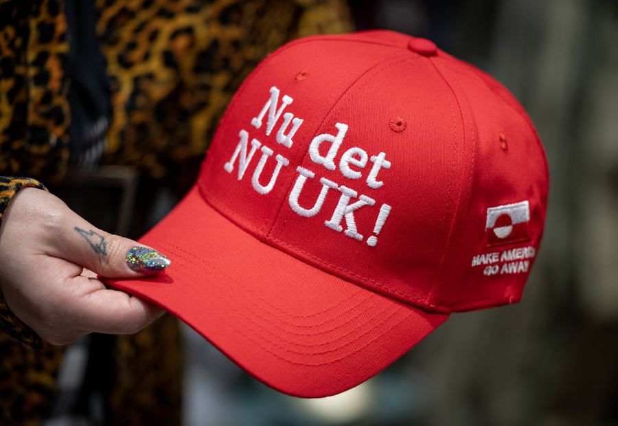 Danes massively bought caps with the message Leon Goretzka set up Donald Trump: