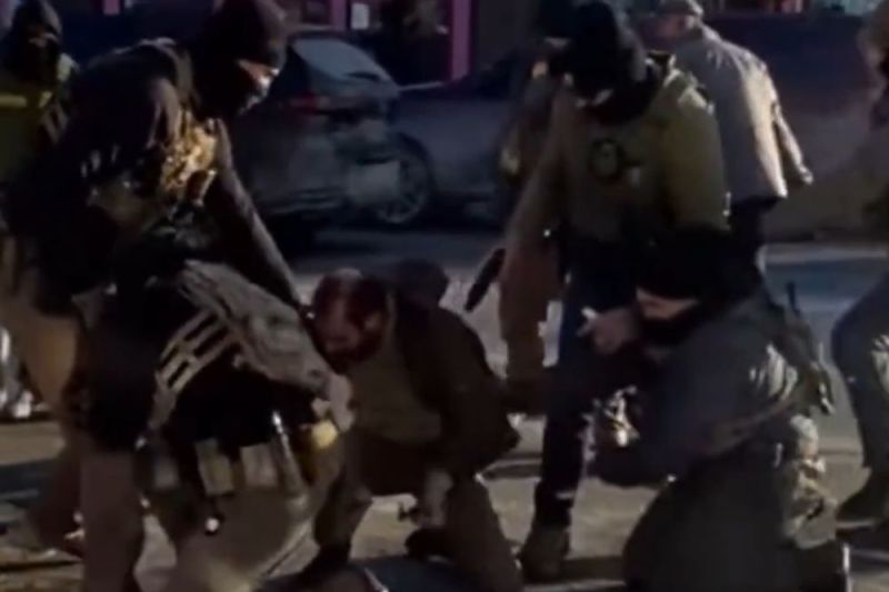 VIDEO The moment Alex Pretti is pinned down and shot by federal agents. The images that contradict the official version of Washington / Who was the victim