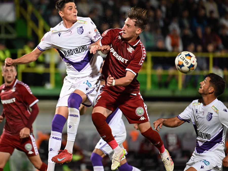 Mario Tudose in a duel with Grameni / PHOTO: Imago Two teams from Italy, interested in the Superliga player before FC Argeș - FCSB