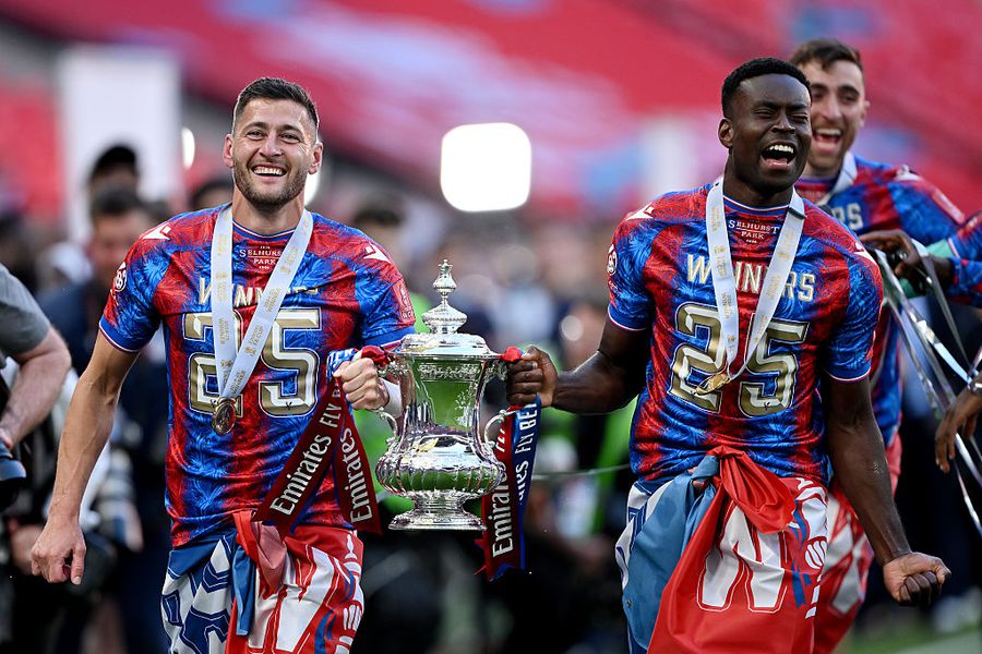 Marc Guehi (right) won the FA Cup with Crystal Palace in the 2024-2025 season // PHOTO: Getty Images Manchester City has already reached a hundred million in 2026! » How he presented Guardiola's new acquisition