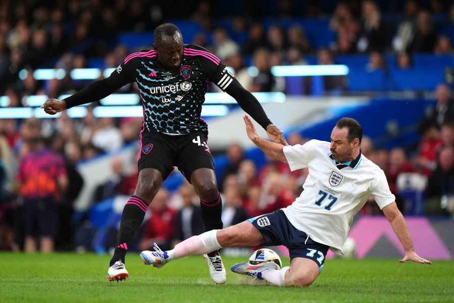 Usain Bolt in action, dueling with Danny Dier // Photo: Imago Images Usain Bolt eyes return to football with Premier League footballers: 'I'm ready to play'
