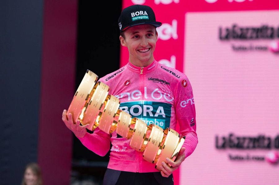 A Tour d'Italia winner harshly describes today's cycling: 