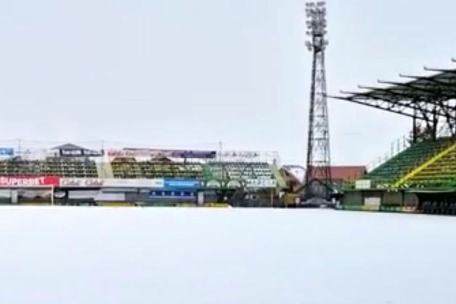 The arena in Mioveni after the snowfall of the last few days. Photo: Antena 1 capture FCSB threatens not to enter the field at the Mioveni match. Dani Coman's reply: