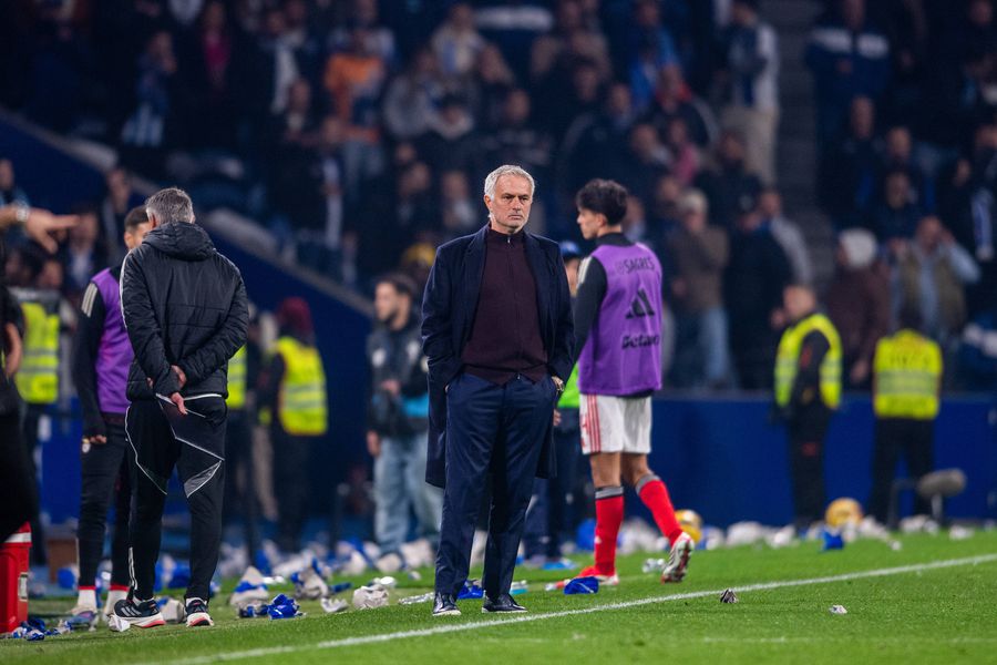 Jose Mourinho during the match between Porto and Benfica / Imago Images Mourinho lost his second trophy in 7 days and raged: