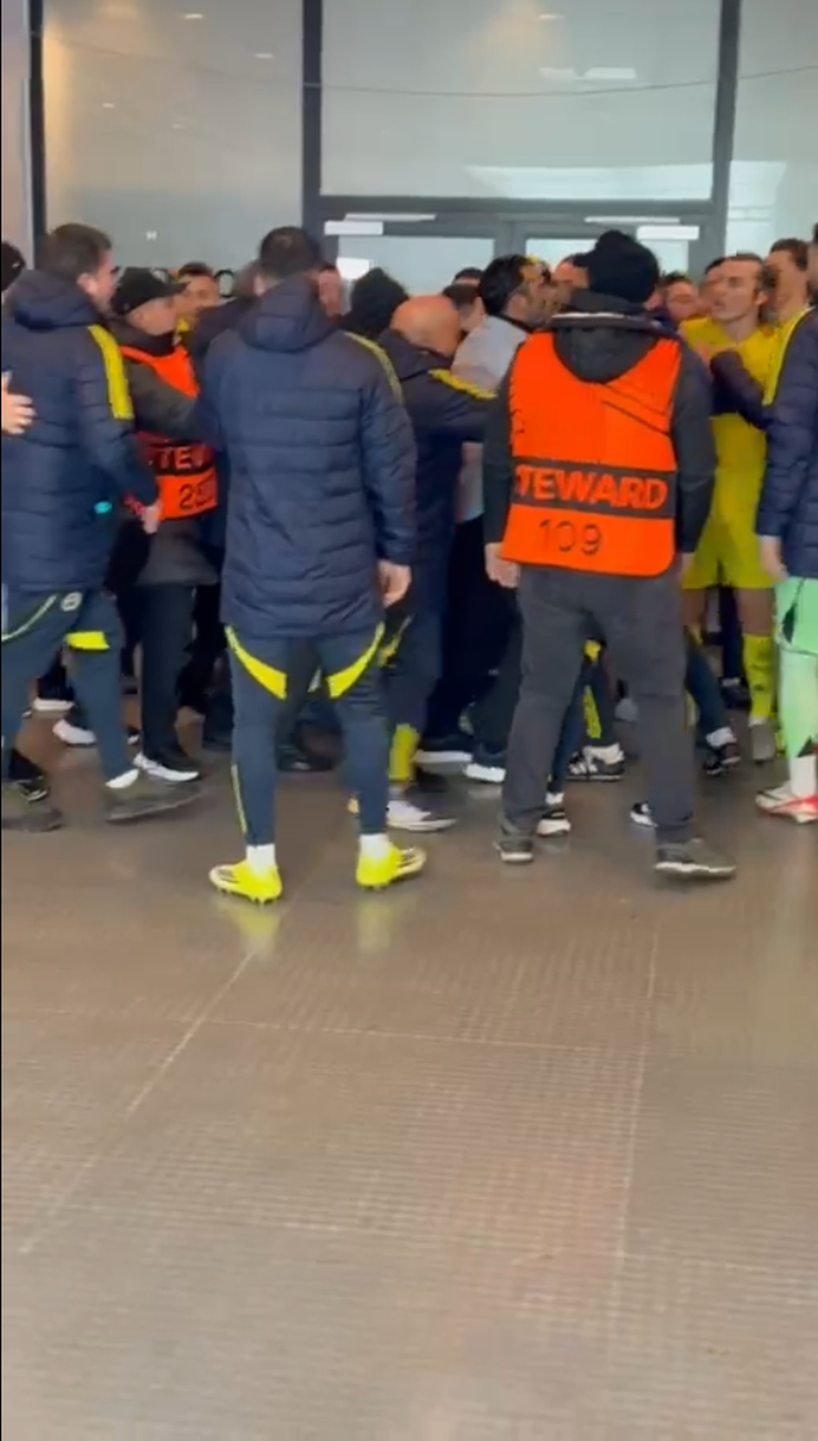 Scandal at halftime of the FCSB - Fenerbahce match // PHOTO captures: Digi Sport