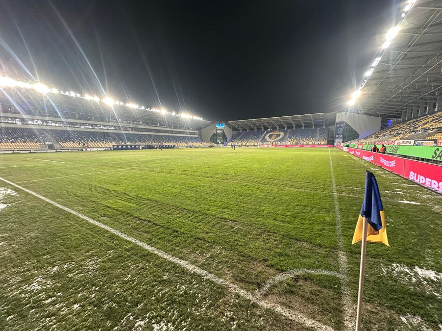 Petrolul - Universitatea Craiova » The first opportunity comes in the 2nd minute!