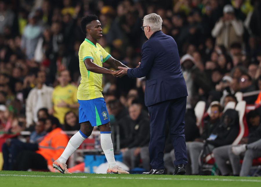 Carlo Ancelotti and Vinicius during Brazil's friendly against Senegal (2-0, November 15, 2025) // PHOTO: Getty Images Towards the 2030 World Cup! Carlo Ancelotti in advanced talks for contract extension