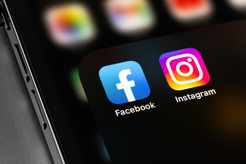 Instagram and Facebook, Photo: © Mikhail Primakov | Dreamstime.com