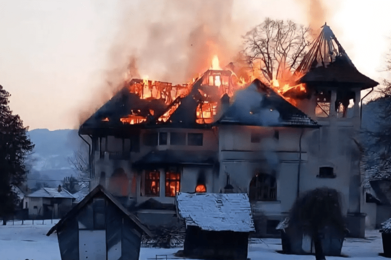 VIDEO A symbolic mansion in Argeș burned like a torch after a fire. What the ISU says about the cause of the fire