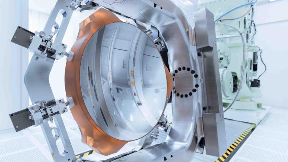 The mirrors used in ASML machines are manufactured in a similar way to mirrors for space telescopes.