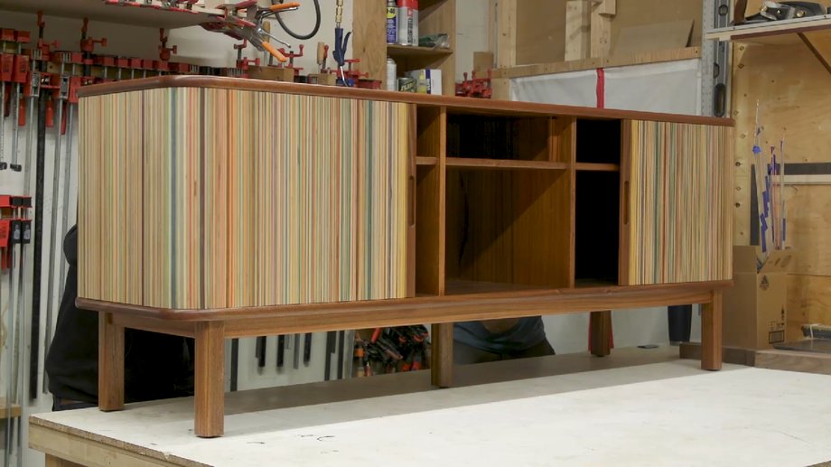 From discarded skateboards they create, among others: furniture.