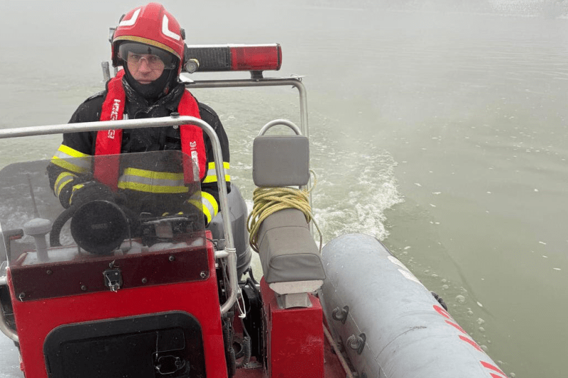 A sailor sailing on a barge on the Danube was reported missing by his colleagues. Extensive rescue operation