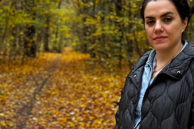 Maryam Sedigh has been living in Romania for almost five years. When they left Iran, they left thinking they would come back. He left his mother and sister there, about whom he now knows almost nothing. PHOTO: family archive